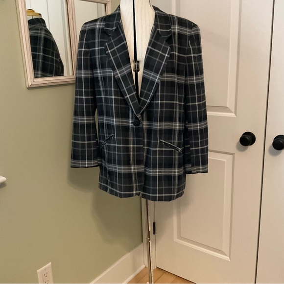 V.I.PETITES, BLACK & WHITE PLAID BLAZER, SIZE: L - Picture 2 of 10